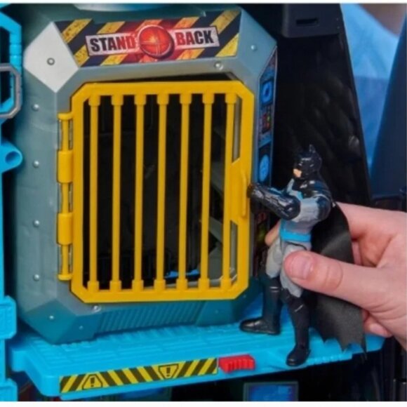 Batman Bat-Tech Batcave Giant Transforming Playset DC Comics🆕⌚📦🏃💨🚚 - Picture 8 of 16